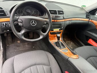 Mercedes-Benz E200 - 5