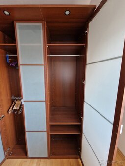 Šatníkova sestava na míru - 5