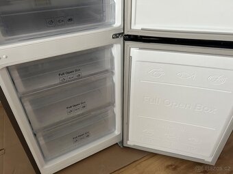 Lednice s mrazničkou Samsung RB33J3209SS - 5