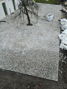 kočičí hlavy, dlažba z kamene, žula, čedič, dlažební kostky - 5