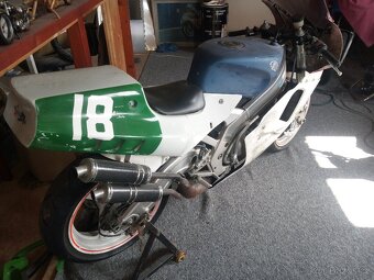 Suzuki RGV 250 - 5