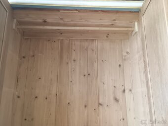 malovaná skříň po renovaci - 5