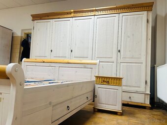 Celomasivní ložnice Gustav, velká skříň, antik - 5