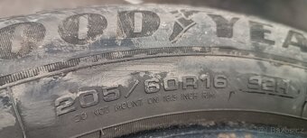 Pneu 205/60/16 Goodyear zimní - 5
