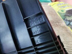 Škoda Fabia - Přihrádka pod autorádio - 5