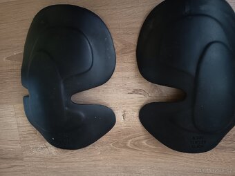 Chrániče kolen a kyčlí a ramen - 5