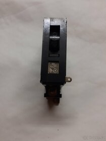 Zásuvky, zástrčky - 5