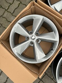 ORIGINÁL Alu Škoda Golus R18, 5x112 - TOP STAV - 5