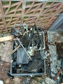 Motor zadní nápravu, 2 převodovky a jiné díly Volha 24 - 5