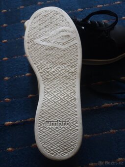 Zlatočerné tenisky umbro - 5