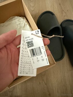 Nové Yeezy Slide Onyx - vel. 42 - 5