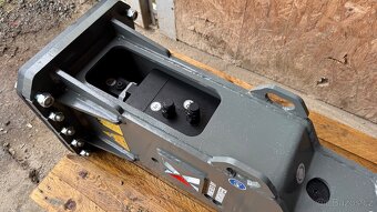 Hydraulické bourací kladivo na bagr Kinshofer SQ 520 - 5