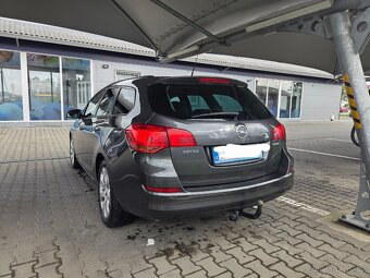 Opel Astra spots tourer 16v benzín - 5