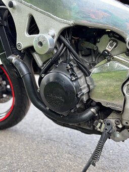 Yamaha R1 - 5