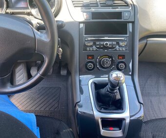 Peugeot 5008 - 5