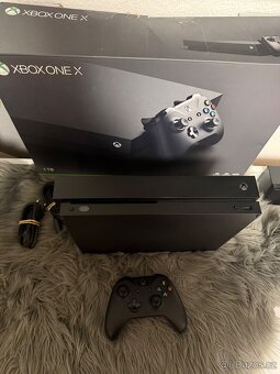 XBOX ONE X 1TB V TOP STAVU - 5