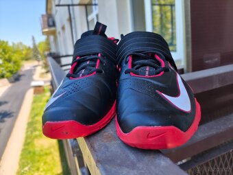 Nike Savaleos - 5