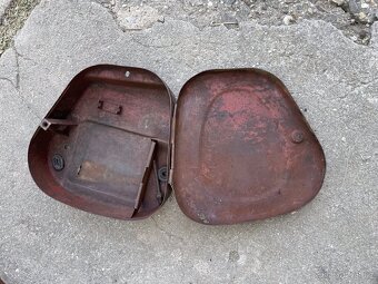 Jawa 500 OHC. - schránky baterie a nářadí - 5