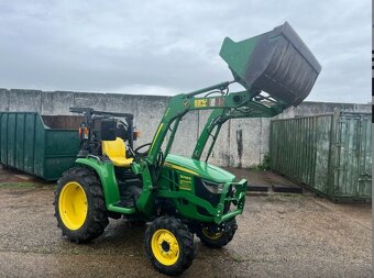 Traktor John Deere 3038E - 5