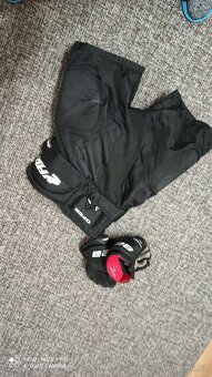 hokejové rukavice Bauer vel. 12, hokejové kalhoty VHV vel L - 5