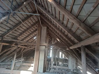 Starý krov, trámy, prkna - 5
