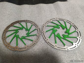 Brzdové kotouče uchycení 6der a C.L. maticí. - 5