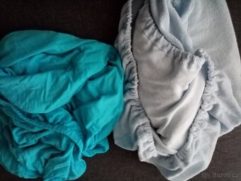 Postýlka s matrací,prostěradla,povlečení a mantinel - 5