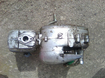 Jawa 50 Pionýr - motor,brzdy,kola,nádrže a vzduchový filtr - 5
