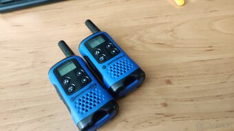 Visačky Walkie talkie a motorola . 4ks - 5
