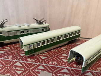 Märklin železniční vůz ST 800 zeleno-béžový Střešní žebra m - 5