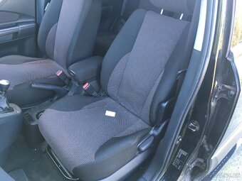 hyundai tucson interiér - sedadla - 5
