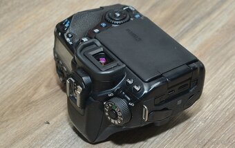 Canon EOS 80D 24,2 MPixFull HDVWIFI58200 Exp. - 5