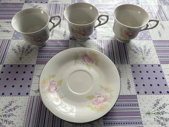 Porcelánové hrnky a talíře - 5