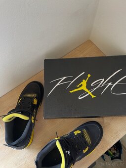 Jordan 4 yellow thunder 42,5 - 5