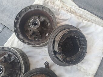 Jawa 250 350 kývačka - náboje kol + brzdové štíty - 5
