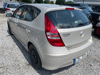 Hyundai I30 1,6 2011 edice Trikolora 1.majitel - 5