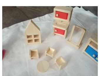 Dřevěný nábytek pro panenky - 5