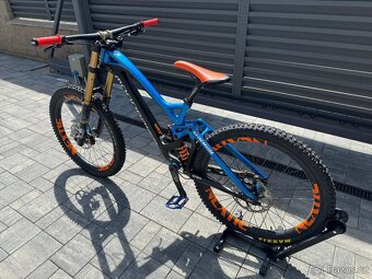 Carbon sjezd bike DH kolo Mondraker SUMMUM karbon Fox40 DHX2 - 5