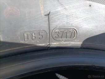 Prodám pneu 235/70r18 - 5