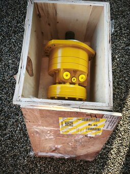 Nový hydromotor na CAT 226 B3. - 5