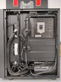 i5 9400, RX 6600 XT, 16GB DDR4 2400MHz, 250GB SSD + 4TB HDD - 5