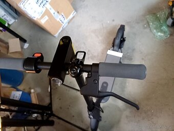 Elektrická koloběžka Xiaomi Mi Electric Scooter Essential - 5