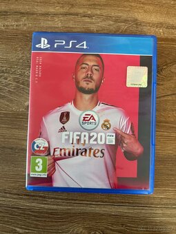 PS4 Slim 1 TB + 2x ovladač DualShock + 4 hry + nabíječka - 5