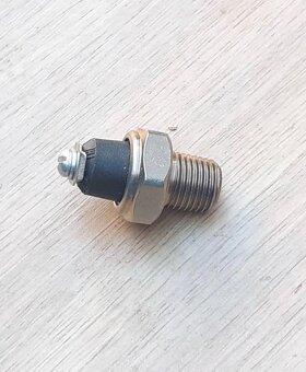 Přepínač světel spínač brzdového světla K750 M72 Dněpr Ural - 5
