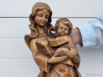 Velká dřevená socha Panna Marie značená řezbářem - 5