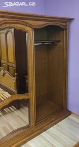 SLEVA - Dubová kompletní ložnice se 2 zašupovacími skříněmi - 5