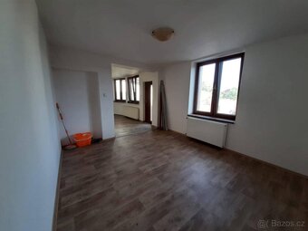 Rodinný dům k pronájmu s garáží a zahradou - 5