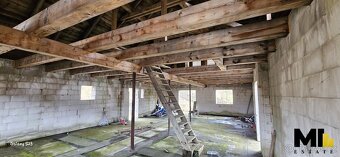 Prodej zastavěné plochy a nádvoří o velikosti 89 m², pozemek - 5