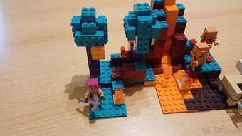 LEGO Minecraft 21168 Podivný les - 5