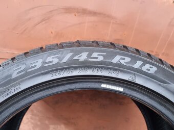 Zimní Pirelli 235/45/18 - 5